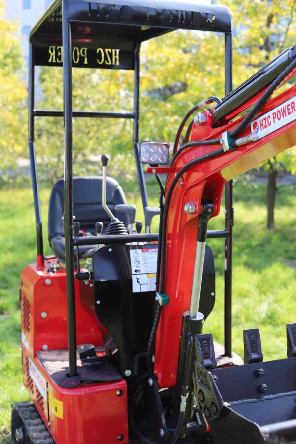 Mini bager dizel DKB881 + 3 dodatna alata!