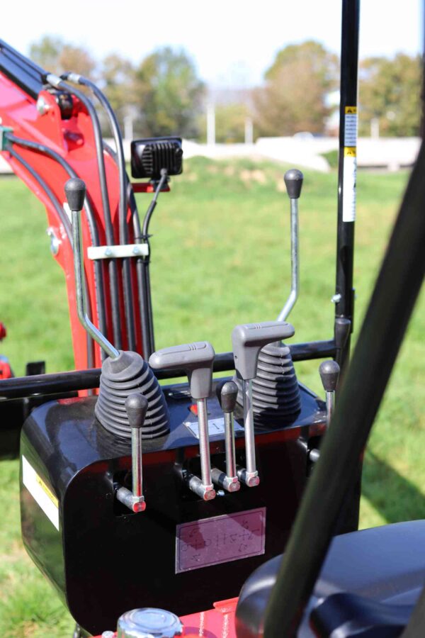 Mini bager dizel DKB881 + 3 dodatna alata!